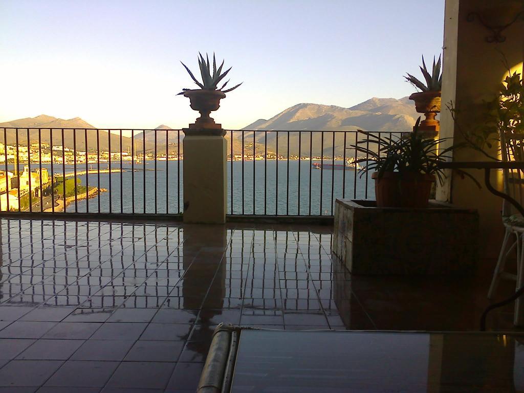Il Vecchio E Il Mare Bed & Breakfast กาเอตา ภายนอก รูปภาพ
